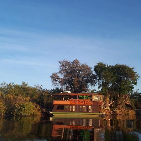 Kubu Queen Houseboat Shakawe Ngoại thất bức ảnh